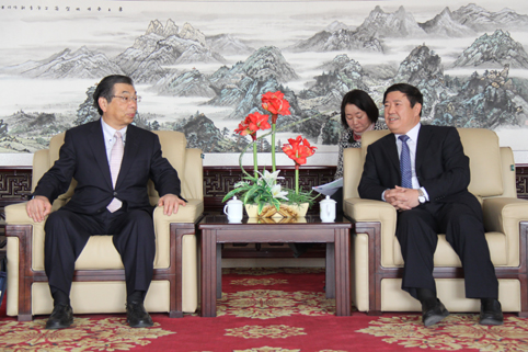                         何建国会见岛根大学校长小林祥泰一行