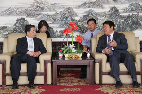                         何建国会见岛根大学来访学者