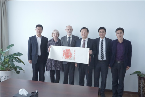 何建国会见英国南安普顿索伦特大学教授Colin Beaven